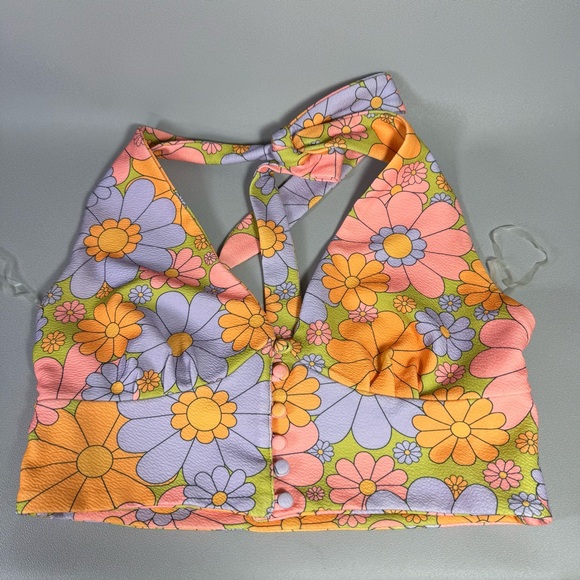Smak Parlour Retro Floral Halter Crop Top with Button Detail - Picture 2 of 12
